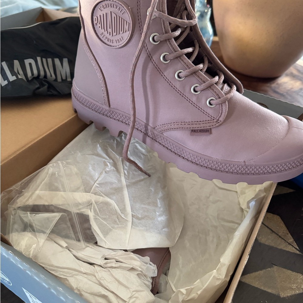 Palladium Women's dusty pink Combat Boots